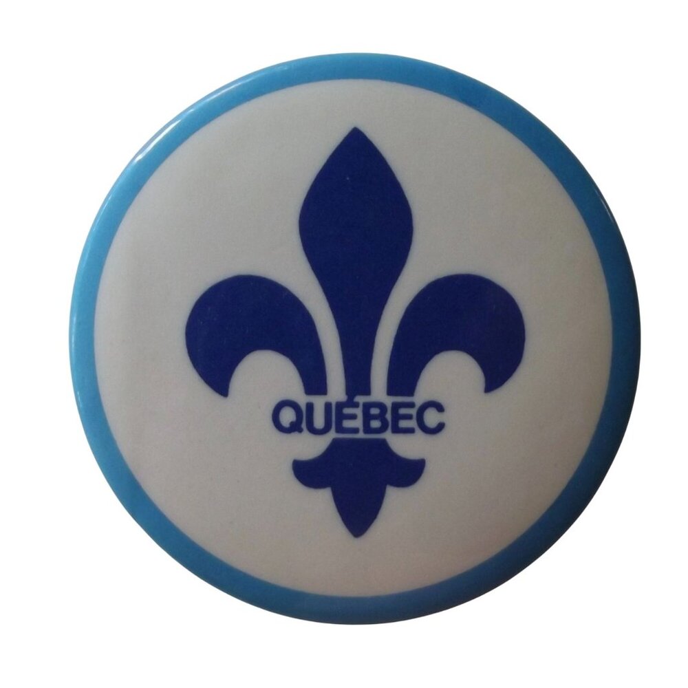 Quebec Pinback Fleur-De-Lis Vtg Button Blue & Beige Round Design Collectible Pin